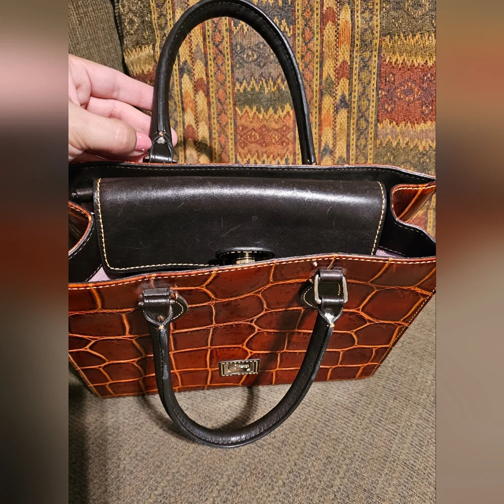 Dooney & Bourke Croc Embossed Learher Janine Handbag strap EUC - Picture 14 of 16